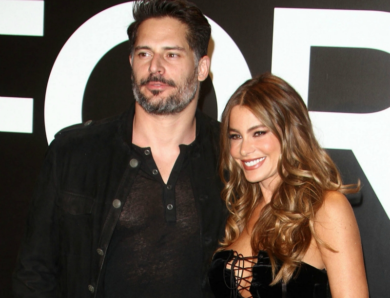 Sofia Vergara: Πιο sexy από ποτέ στην αγκαλιά του αρραβωνιαστικού της