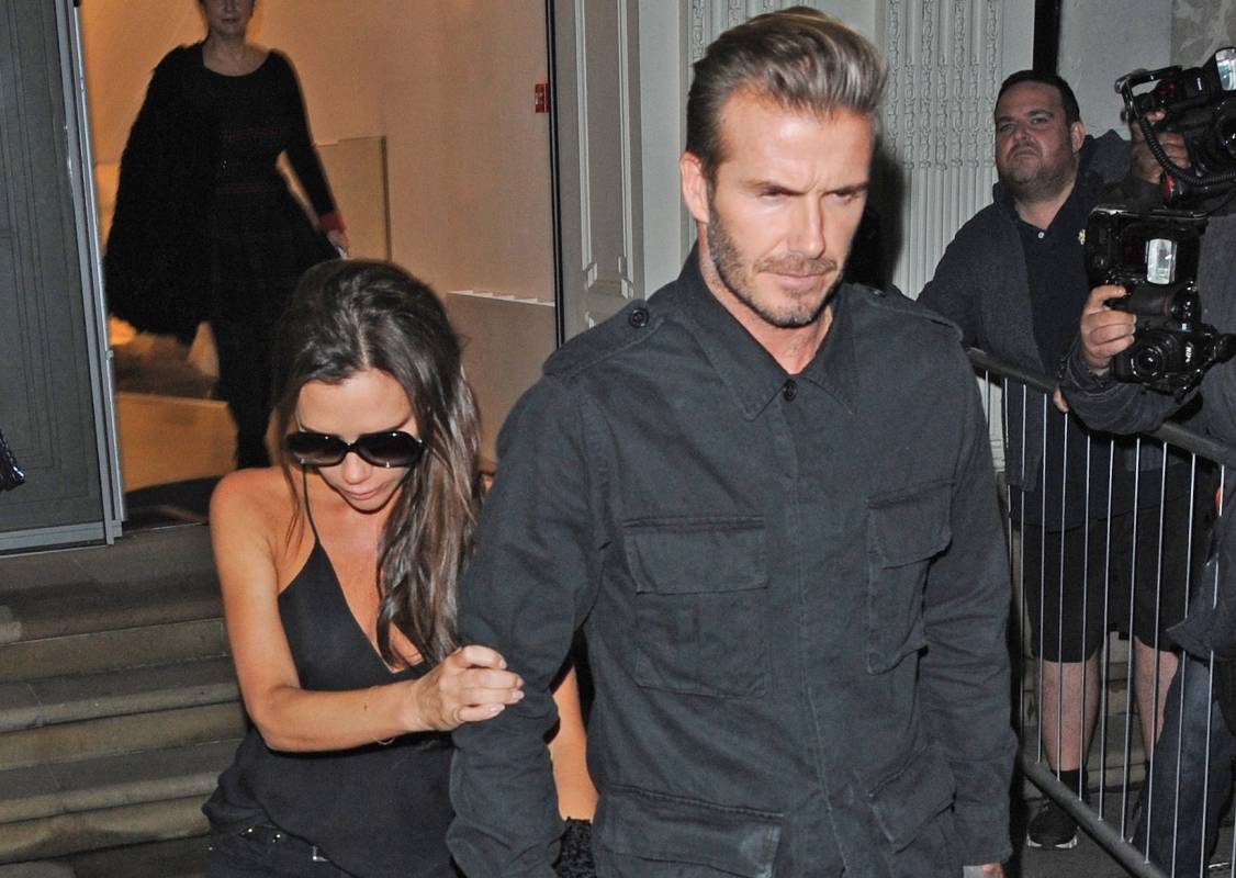 Και βράχηκε και σκόνταψε! Η Victoria Beckham θέλει να ξεχάσει αυτή τη βραδιά Και βράχηκε και σκόνταψε! Η Victoria Beckham θέλει να ξεχάσει αυτή τη βραδιά