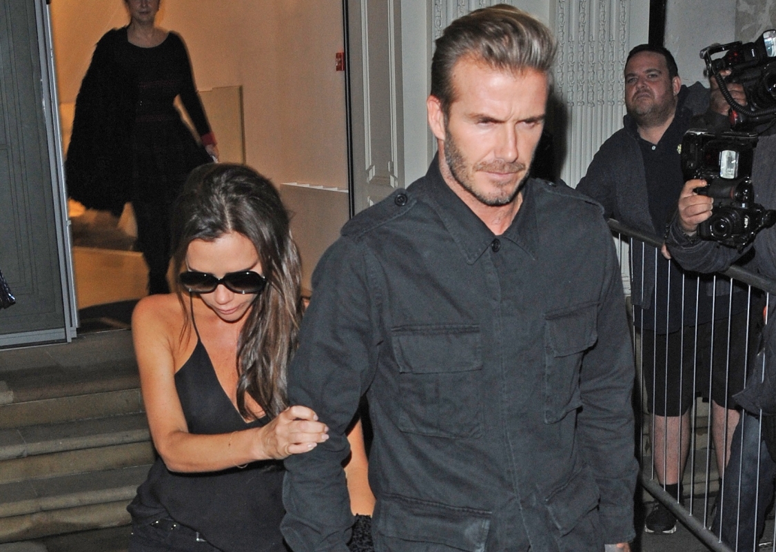 Και βράχηκε και σκόνταψε! Η Victoria Beckham θέλει να ξεχάσει αυτή τη βραδιά