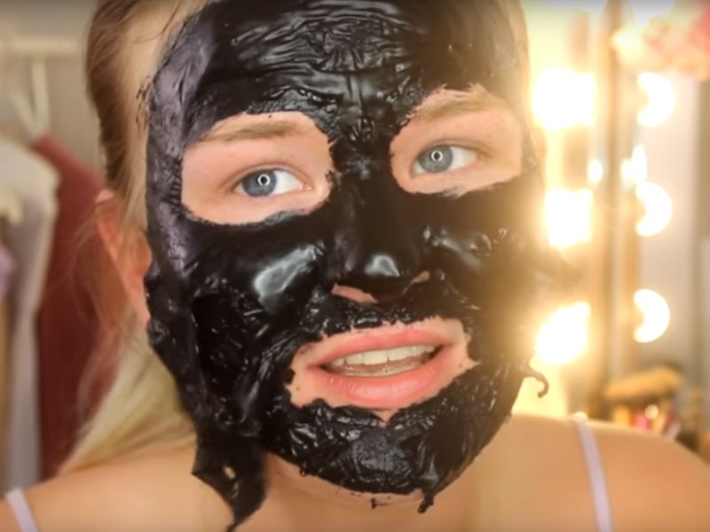 Το video που έγινε viral: Τι θα συμβεί αν βάλεις 100 στρώσεις από μάσκες ομορφιάς;