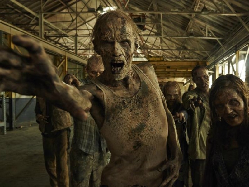 The Walking Dead: H εκπαιδεύτρια της σειράς σου μαθαίνει πως να περπατάς σαν ζόμπι!
