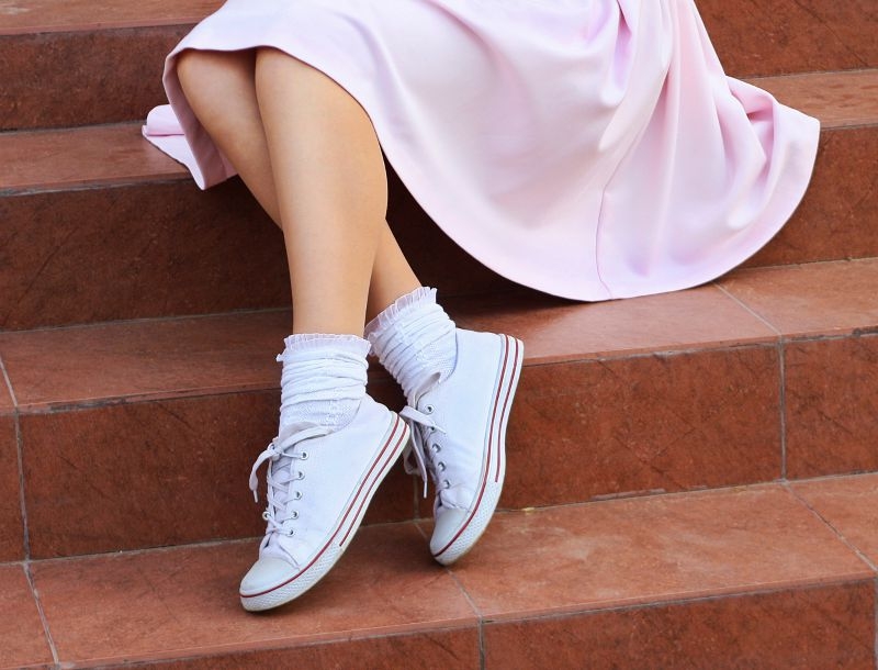 Λευκά sneakers : 9 tip για να τα κρατήσεις καθαρά σαν καινούργια