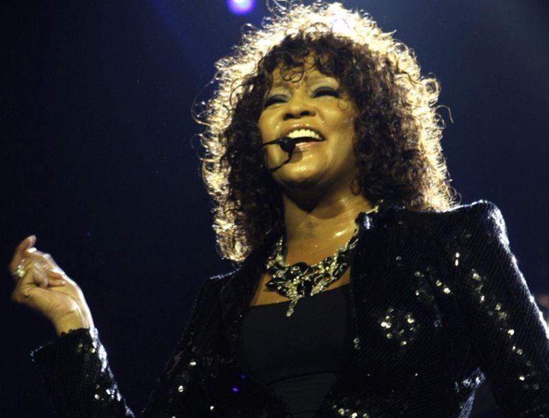 Whitney Houston:  Είχε δεσμό με γυναίκα;