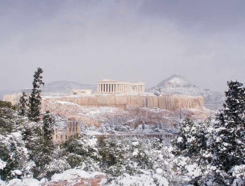 Παγώνει η πόλη: Πέφτει η θερμοκρασία, έρχονται χιόνια