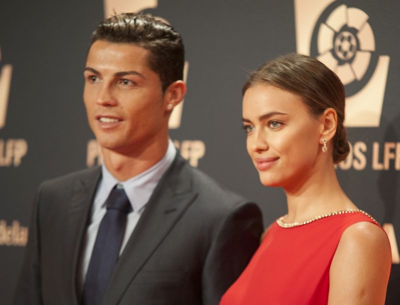 H sexy Irina Shayk στο πλευρό του Cristiano Ronaldo στο κόκκινο χαλί